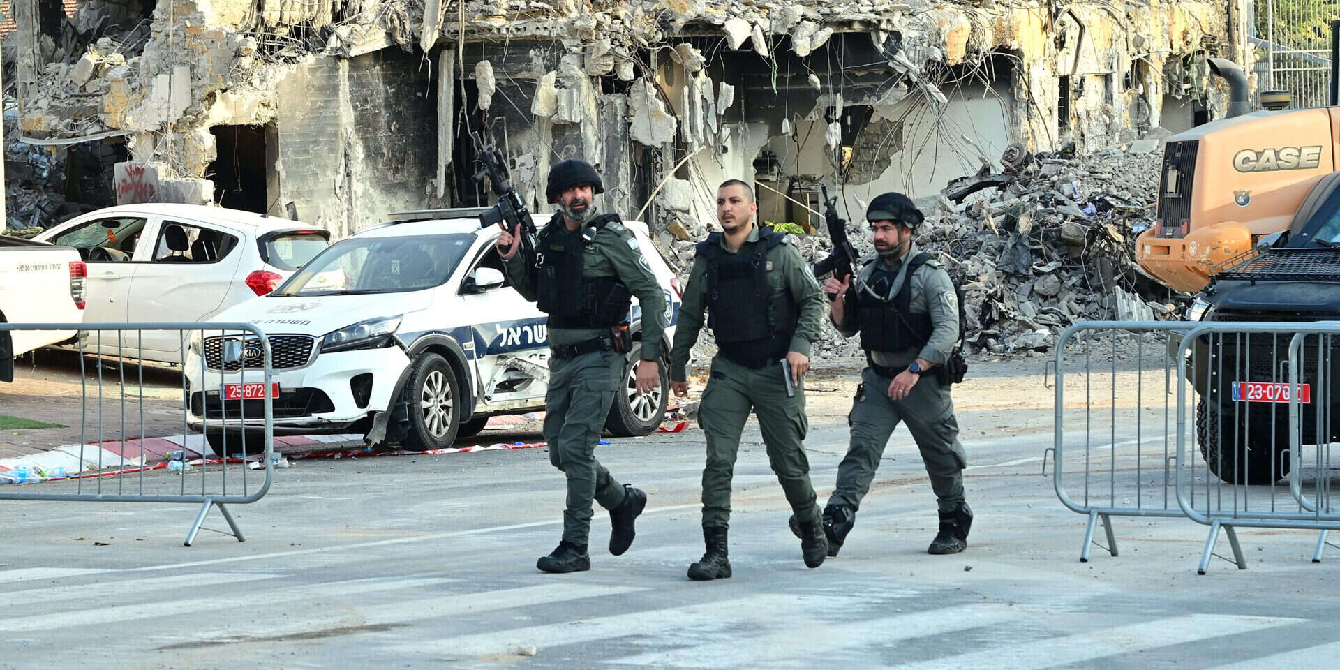 לוחמי צה"ל. קיבלו את הציוד בשמחה , יוסי זליגר