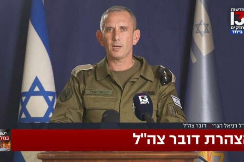 עונה לשאלות. דובר צה"ל דניאל הגרי , מתוך רשת 13