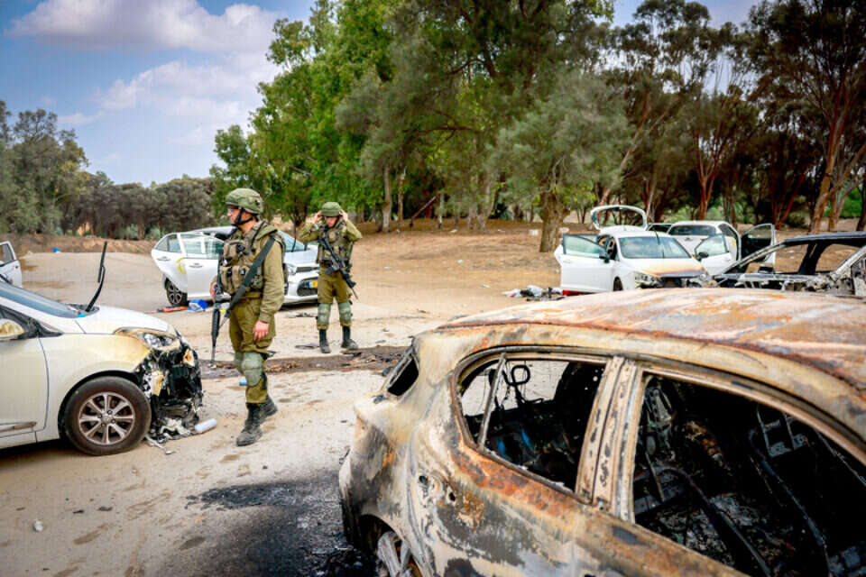 חיילים בזירת מסיבת הטבע בקיבוץ רעים , חיים גולדברג/פלאש90