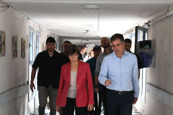 La ministre française des Affaires étrangères, Catherine Colonna, en visite à l'hôpital Barzilai d'Ashkelon, AFP