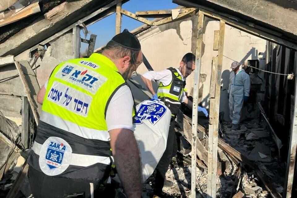 מתנדבי זק"א מפנים גופות בקיבוצי העוטף , דוברות זק"א