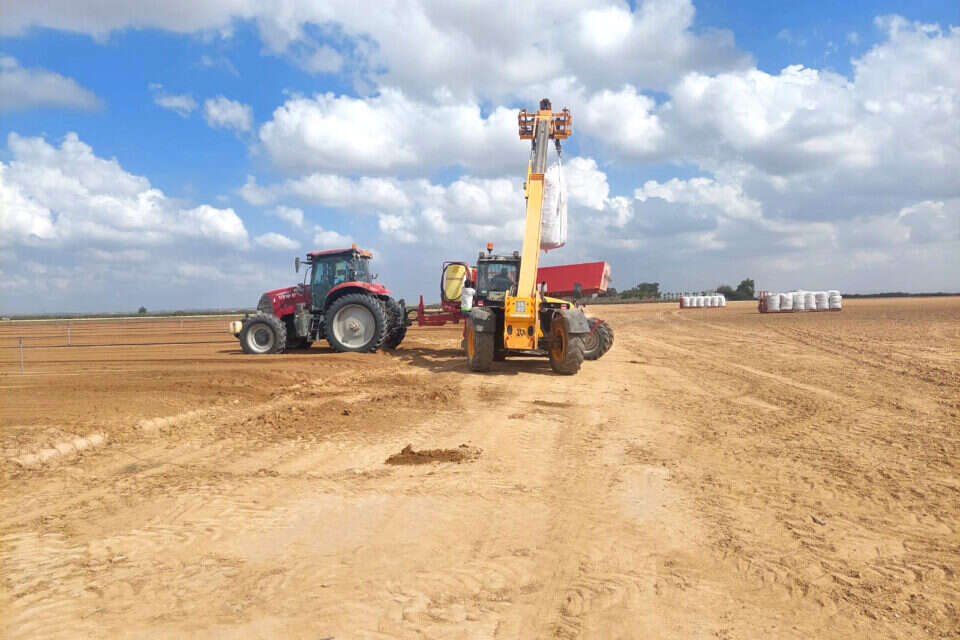 "יש פה שדות שצריך לעבד" , שמואל בוכריס