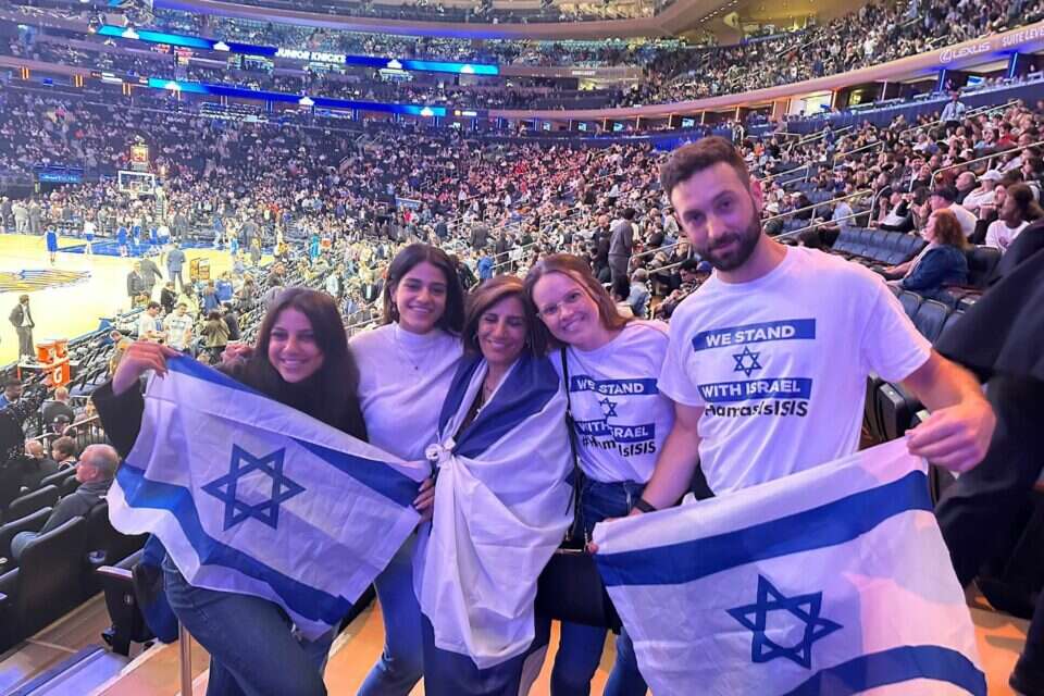האוהדים הישראלים לא נתנו לניקס לשכוח ,