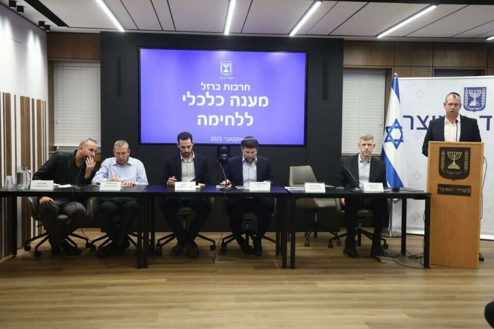 שר האוצר, בצלאל סמוטריץ', ובכירי משרדו, הציגו הערב את התוכנית הכלכלית ומתווה הפיצויים לבעלי עסקים בתקופת המלחמה
