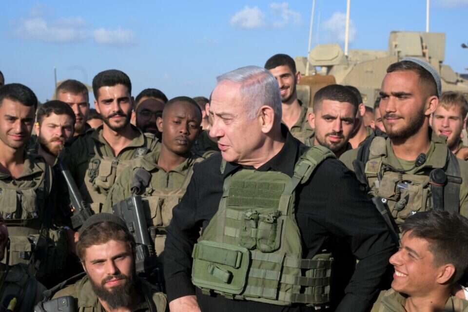 נתניהו נפגש עם חיילי גולני סמוך לעזה