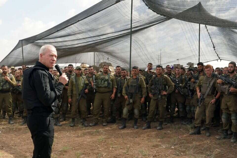 גלנט בשיחה עם לוחמים בגבול עזה , אריאל חרמוני, משרד הבטחון