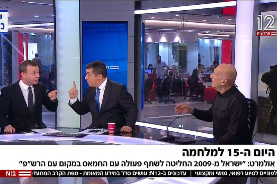 אולפן חדשות 12 , 