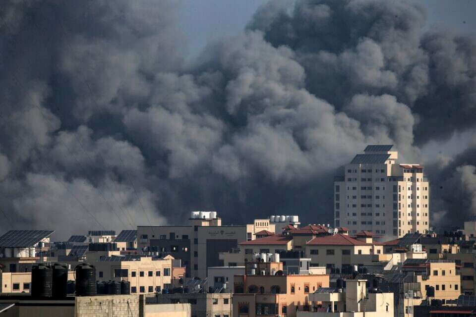 עשן ברצועת עזה לאחר תקיפת צה"ל , אי.פי.אי
