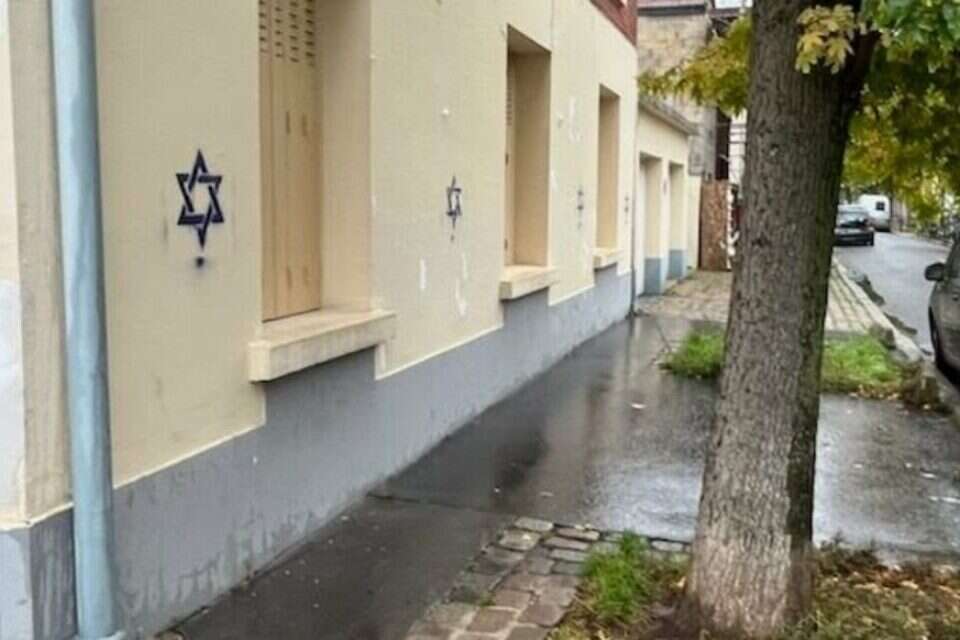 בתי יהודים שסומנו ברובע ה-14 בפריז. המלחמה ההיברדית הרוסית תימשך , ארגון הסטודנטים היהודים בצרפת