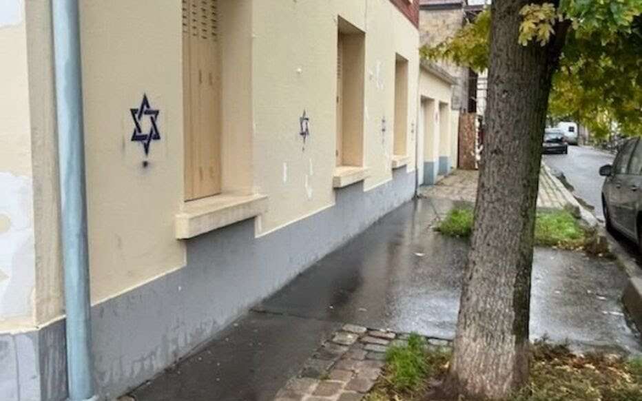 בתי יהודים שסומנו ברובע ה-14 בפריז. המלחמה ההיברדית הרוסית תימשך , ארגון הסטודנטים היהודים בצרפת