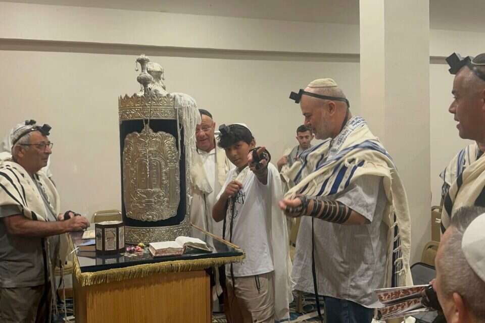 גבריאל טויטו, תושב העוטף, חגג את בר המצווה בבית המלון , משרד הנגב, הגליל והחוסן לאומי באמצעות תרבות לישראל
