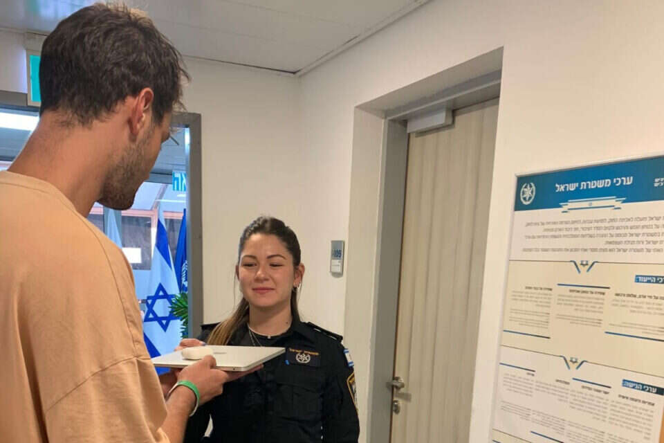 יעילות משטרתית. הרכוש הגנוב הוחזר בתוך 3 שעות. צילום: דוברות המשטרה , 