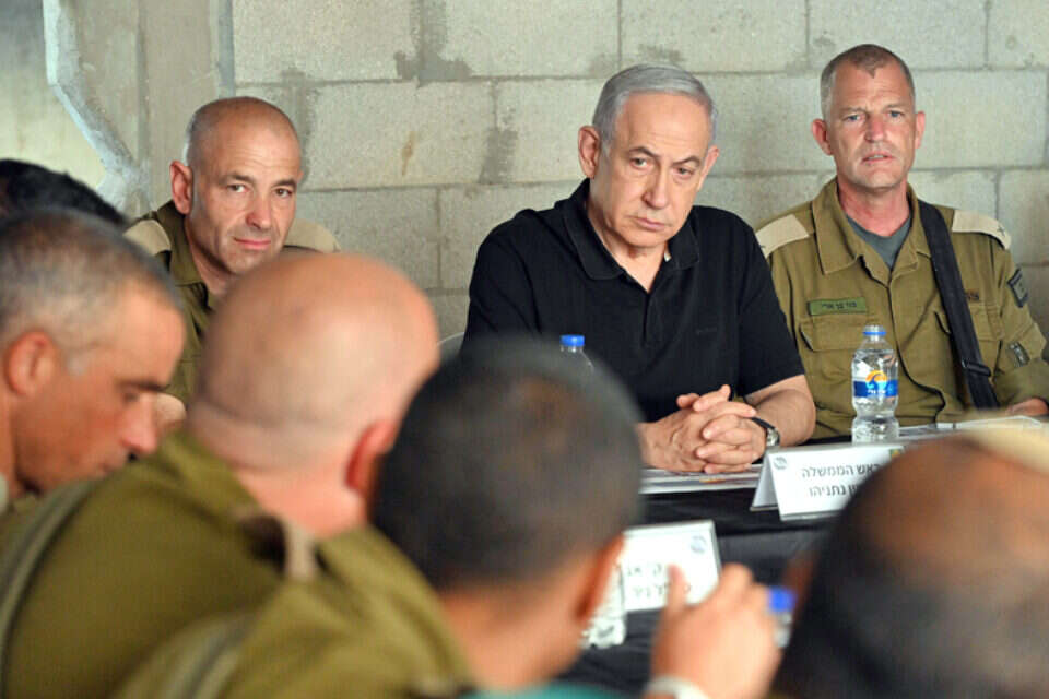 הפשלה קרתה אצלו, הקונספציה היתה של כולם. נתניהו בביקור בבסיס צאלים