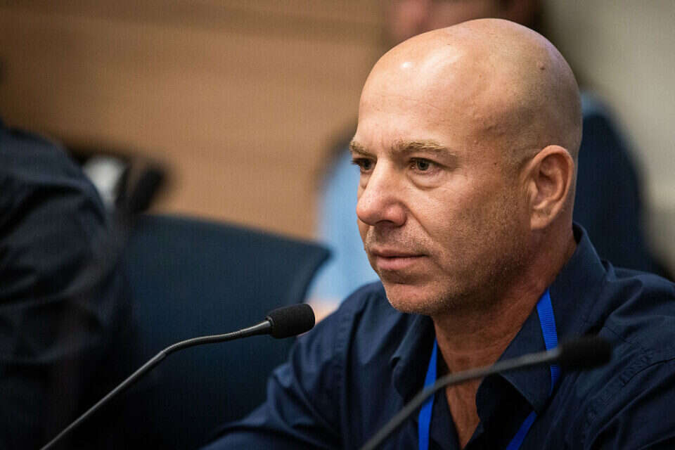 ארי שטינברג , אורן בן חקון