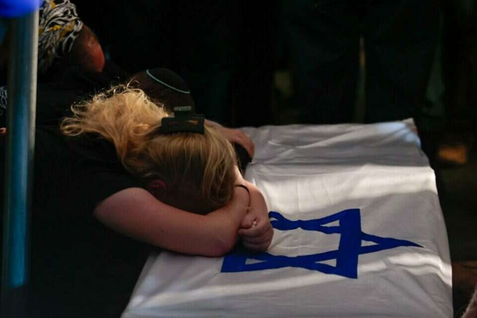  , אורן בן-חקון