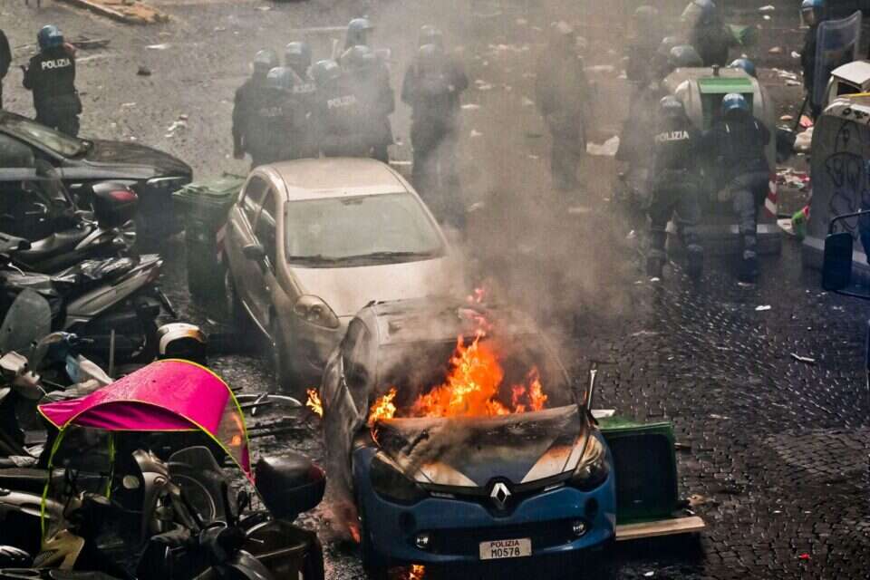 המהומות ברחובות נאפולי. "כאוס קיצוני" , מתוך טוויטר