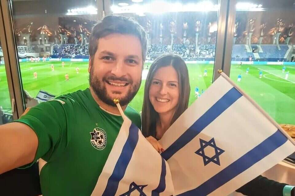 אוסקר ואלכסנדרה במשחק מול שווייץ. מחזיקים לנו אצבעות , פרטי