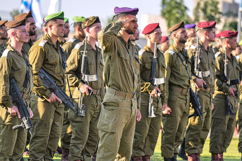 "מוכנים לכל משימה".טקס סיום קורס הקצינים, אתמול , ללא