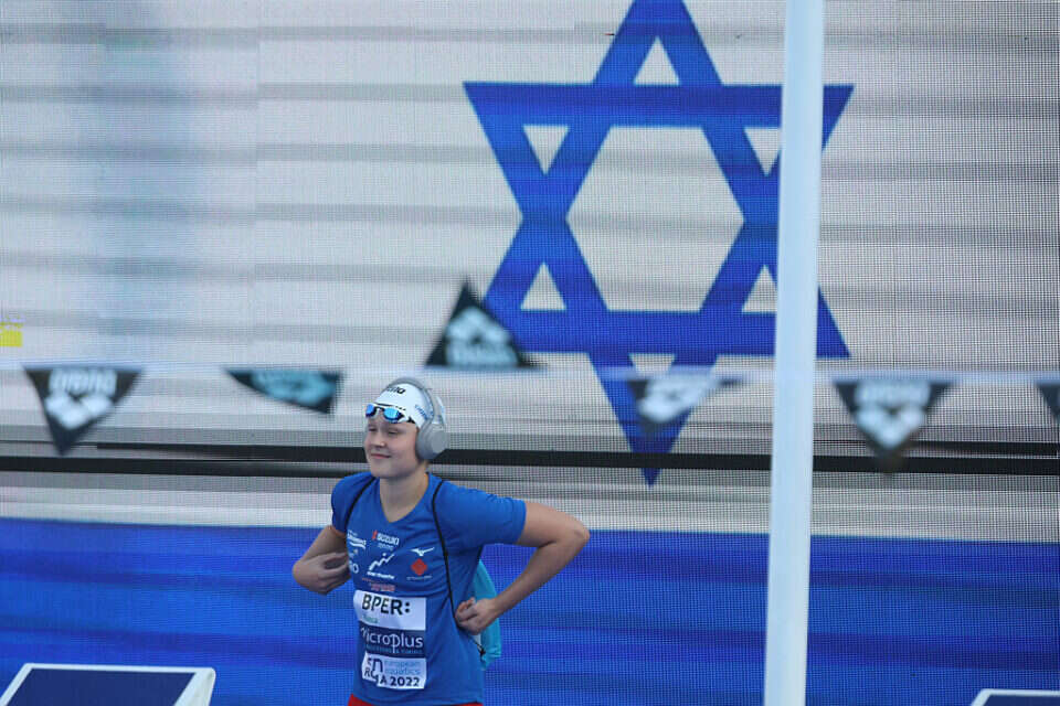 אנסטסיה גורבנקו. בדרך לפריז עוצרים בקטאר , אורן אהרוני