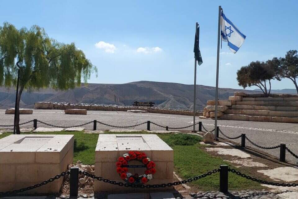 קברו של דוד בן גוריון בשדה בוקר , באדיבות המרכז למורשת בן גוריון