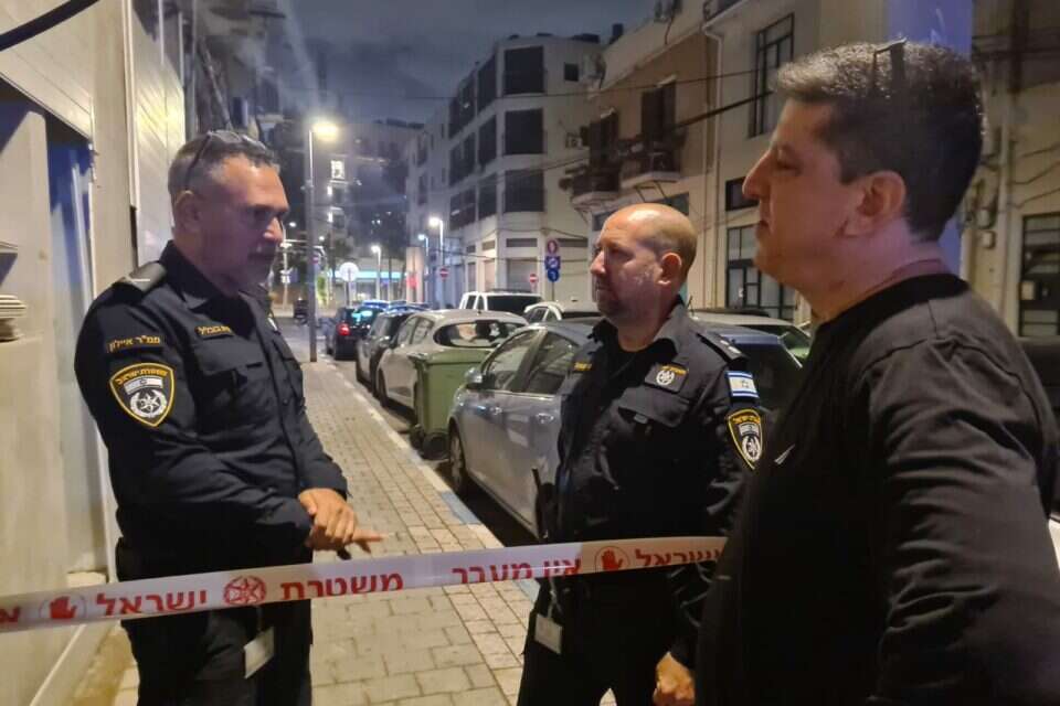 חיים בובליל (משמאל) , דוברות המשטרה