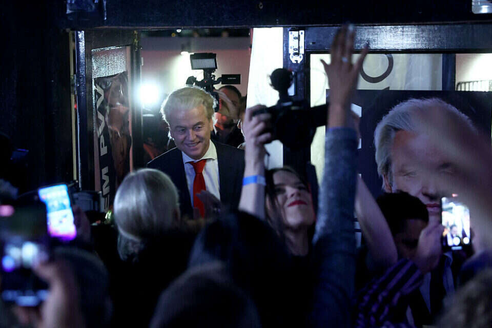 חרט וילדרס מגיע לחגוג עם תומכיו עם היוודע התוצאות , רויטרס