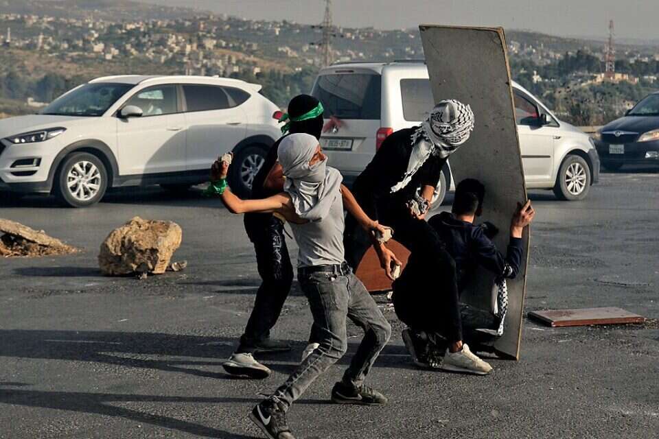 מיידי אבנים  , אי.אפ.פי