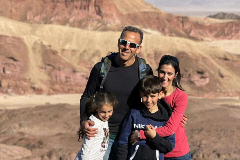 אוהד יהלומי ומשפחתו , ללא