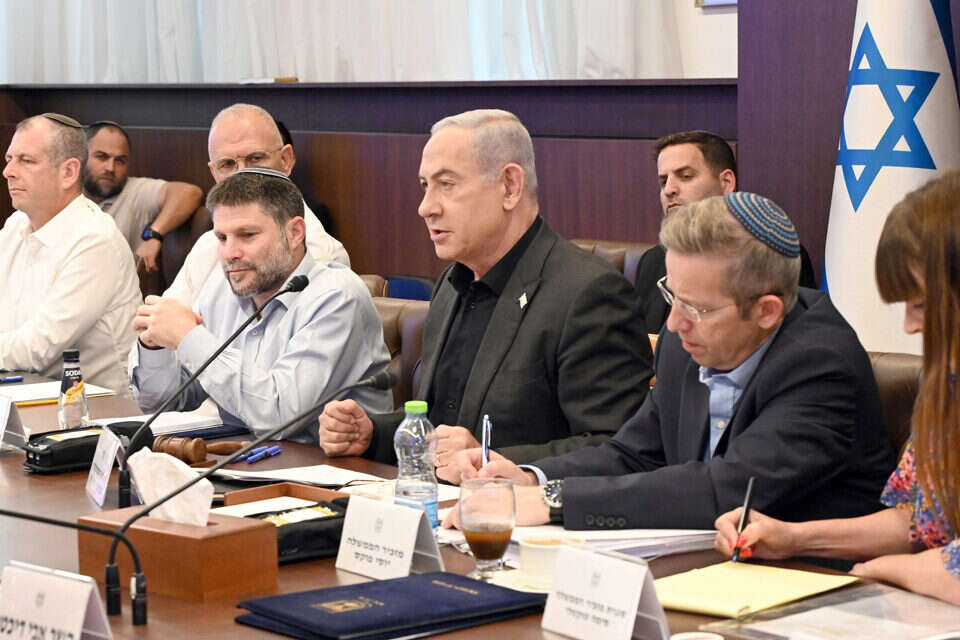 סמוטריץ' לצד נתניהו בישיבת קבינט (ארכיון) , חיים צח, לע"מ
