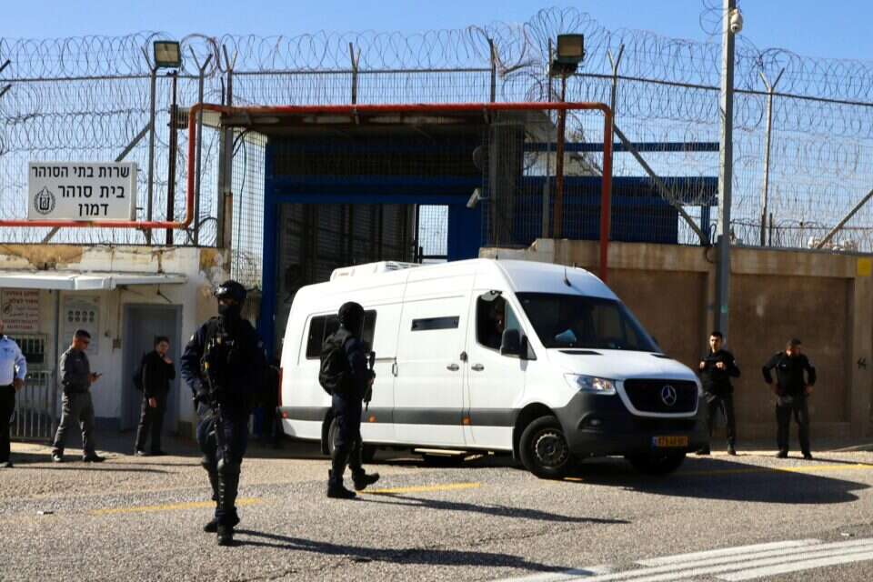 רכב עם אסירות ביטחוניות שמשתחררות במסגרת עסקת השבויים עם חמאס (ארכיון) , הרצי שפירא