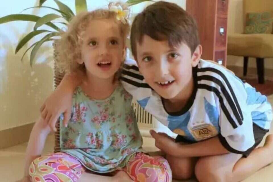 נווה עם אחותו יהלי ,