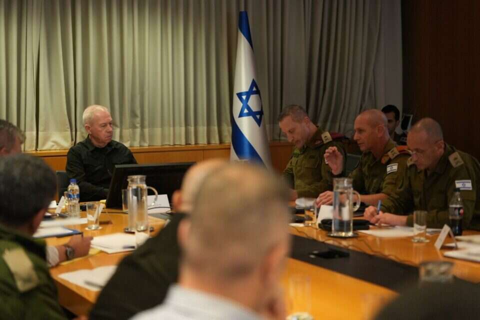 גלנט בהערכת מצב. המטרה: להחזיר לבתיהם את תושבי העוטף מיישובים במרחק 4 עד 7 ק"מ מרצועת עזה בינואר , אלעד מלכה