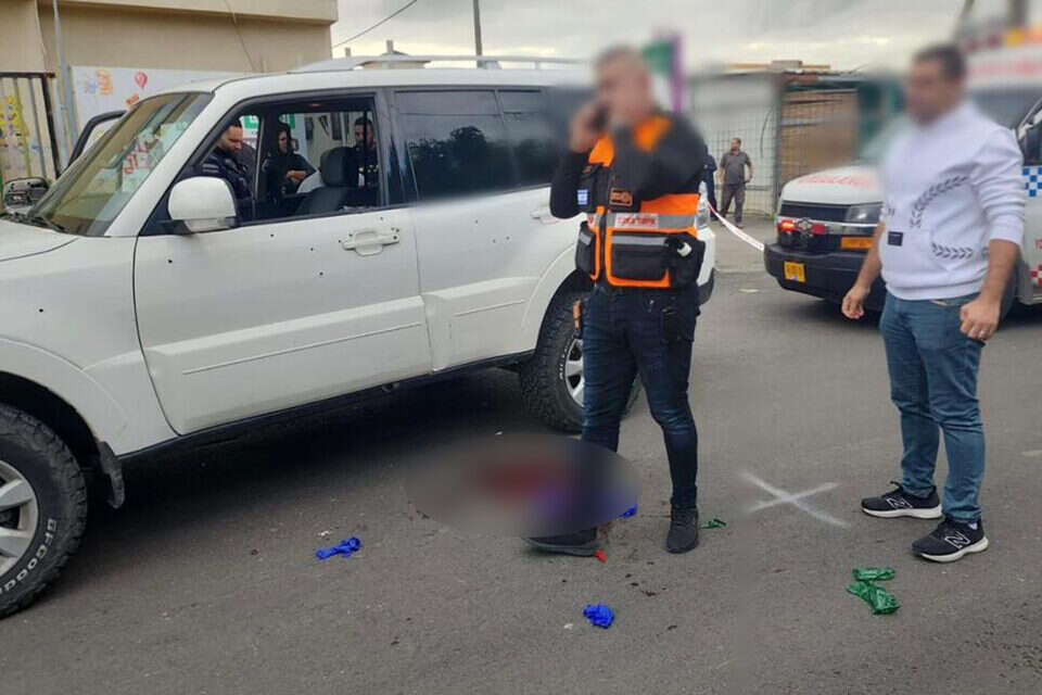עיסא גאזי נרצח מירי בתוך רכבו, היום בכפר קרע , ללא