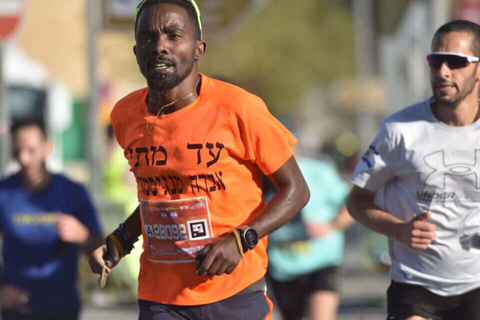 פטנה עם החולצה. "המדינה שכחה את אברה" , מרתון ירושלים