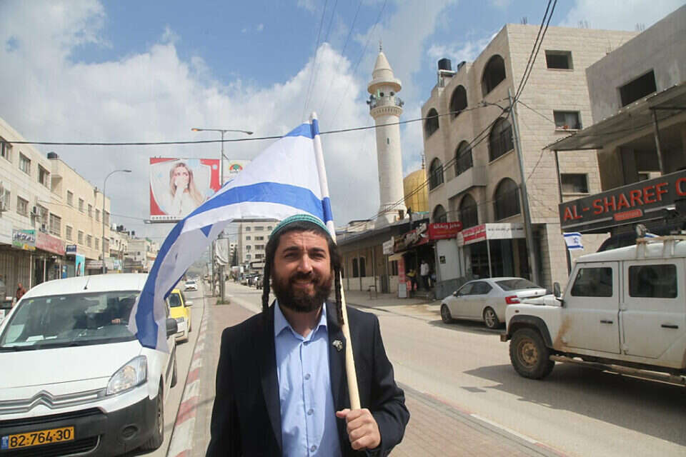 צבי סוכות בחווארה (ארכיון) , שמואל בוכריס