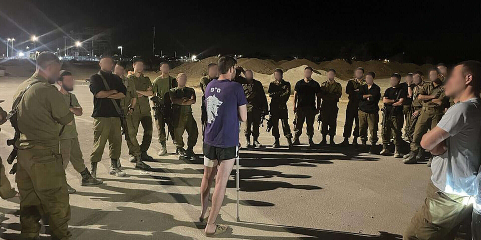 סר"ן אורי מררי בפגישה עם לוחמיו , דוצ