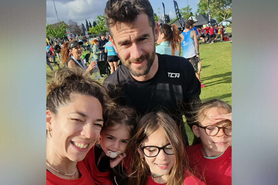 עדי שני ז"ל עם אשתו ובנותיו , באדיבות המשפחה