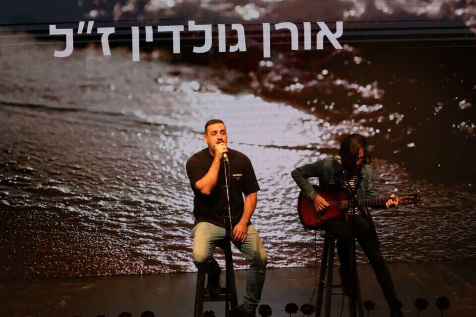 קובי ברנדס באירוע "שרים למען החטופים" , דודו גרנות