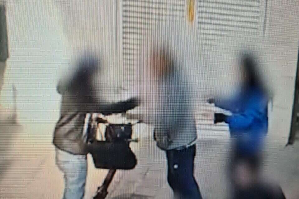 התקיפה וניסיון הגניבה , ללא קרדיט