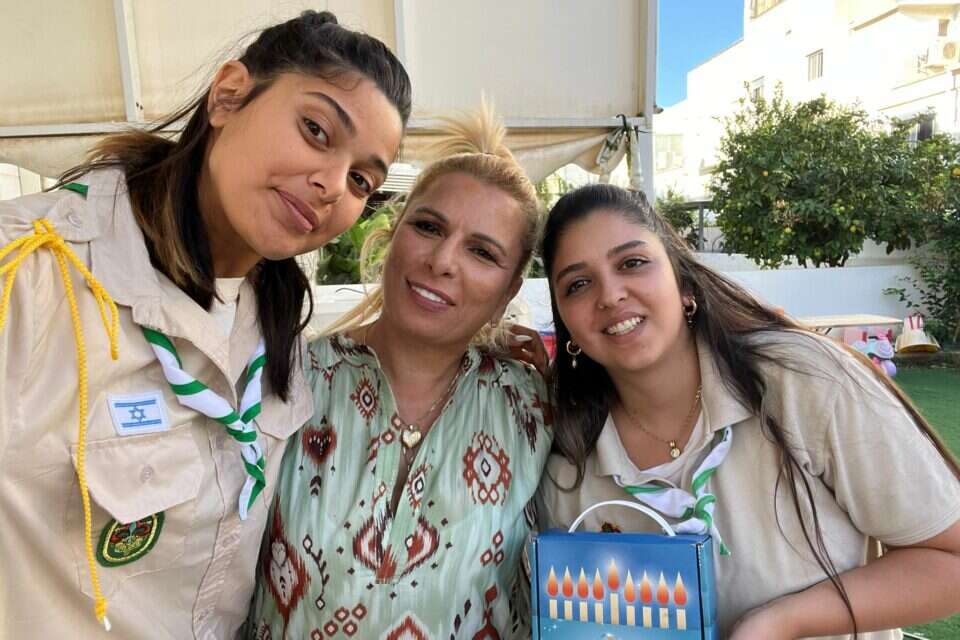 פאני ג׳אנח אמא של עילי נועם בן מוחא שנפל ב-7/10. חטיבת גולני , אור למשפחות