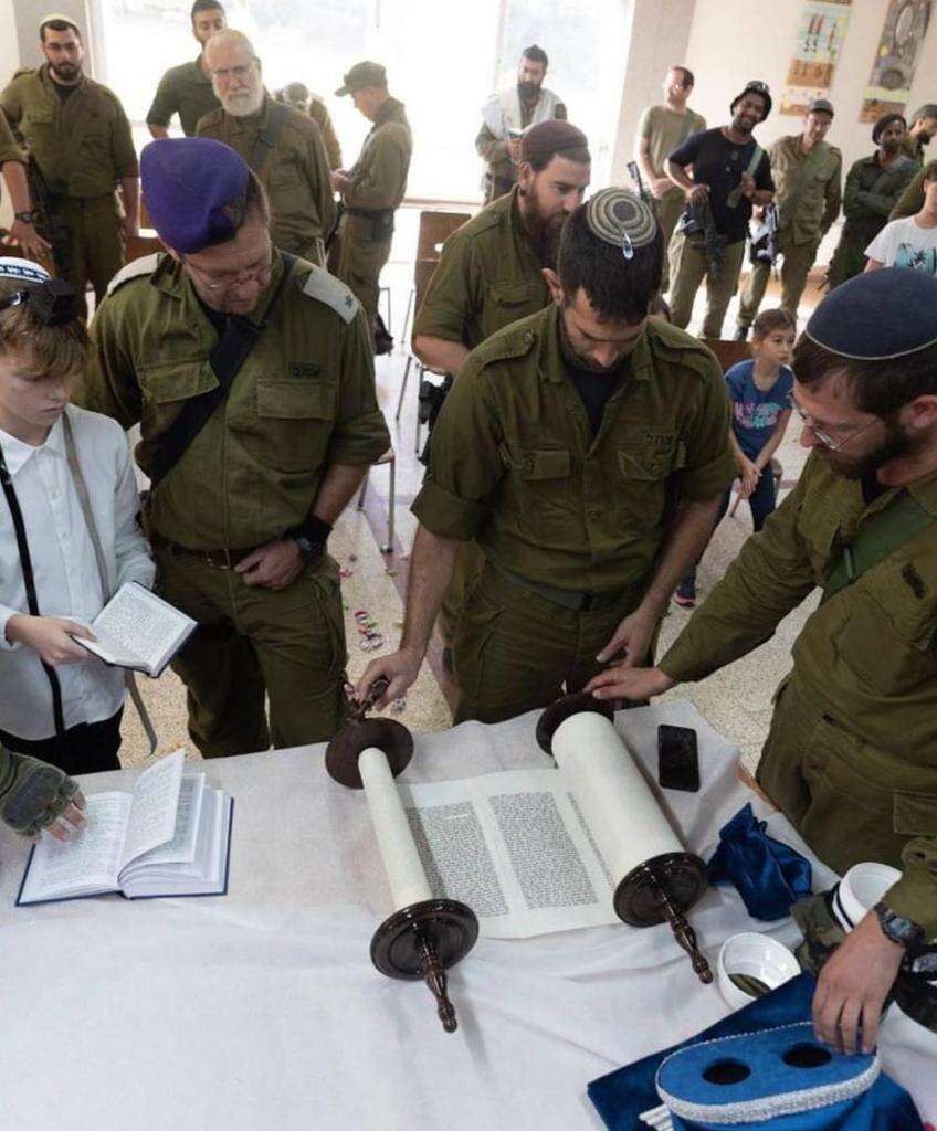 בנו זכה לחגוג בר מצווה רק לפני שבועיים בגבול עזה יחד עם אביו , מתוך פייסבוק