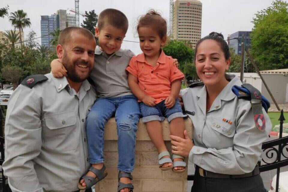 רס"ן גל בכר ז"ל, אישתו ליאור ושני ילדיהם , באדיבות המשפחה