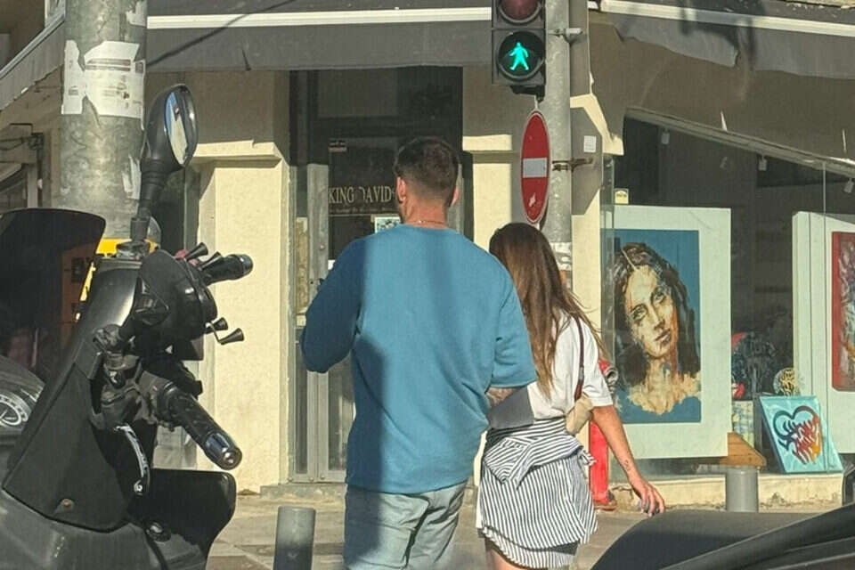 שרית פולק ואורי נגר מסתובבים בתל אביב , ללא קרדיט