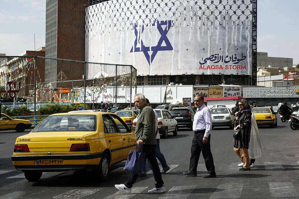 תנועה בטהרן בירת איראן (ארכיון) , איי.אף.פי
