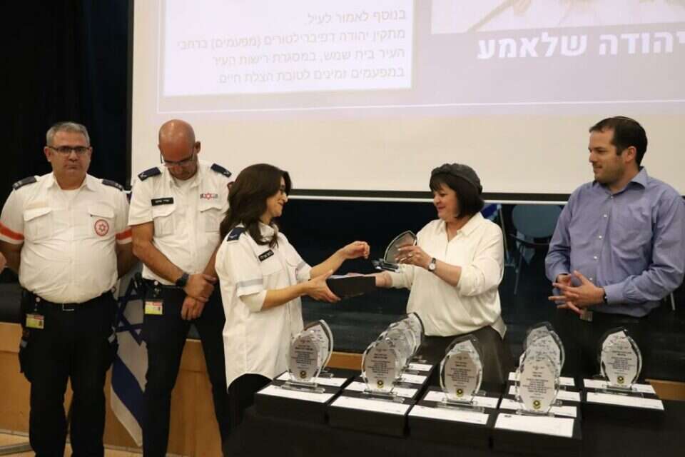 ג'ניפר ארלי בקבלת הוקרה בטקס לכוחות הביטחון , דוברות עיריית בית שמש