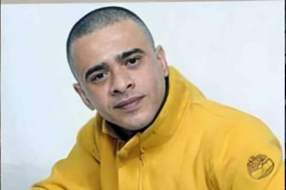 ת'אאר אבו עסב , ללא קרדיט