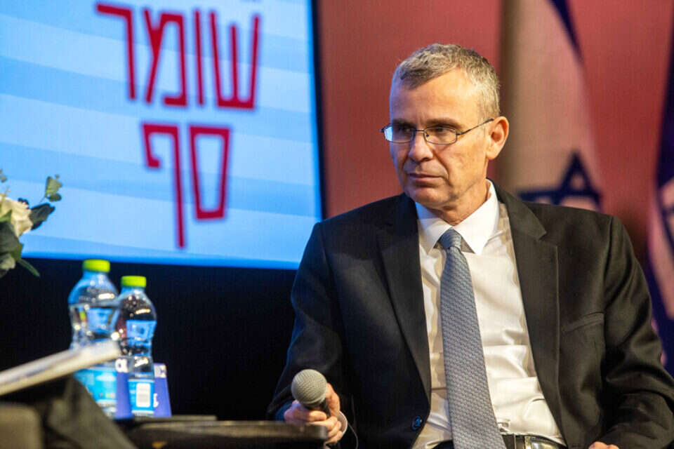יוזם ההצעה, שר המשפטים לוין , אורן בן חקון