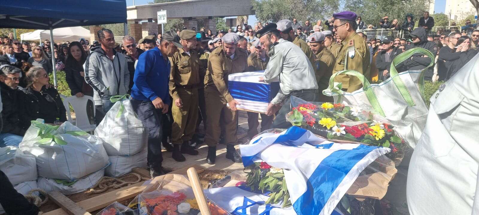 הלווייתו של טל שועה בבית העלמין נגב , דודו גרינשפן