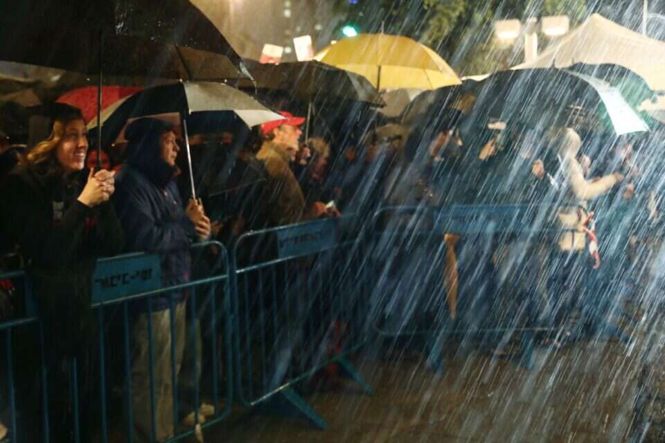 למרות הגשם העז, אלפים בעצרת למען החטופים בתל אביב , גדעון מרקוביץ'