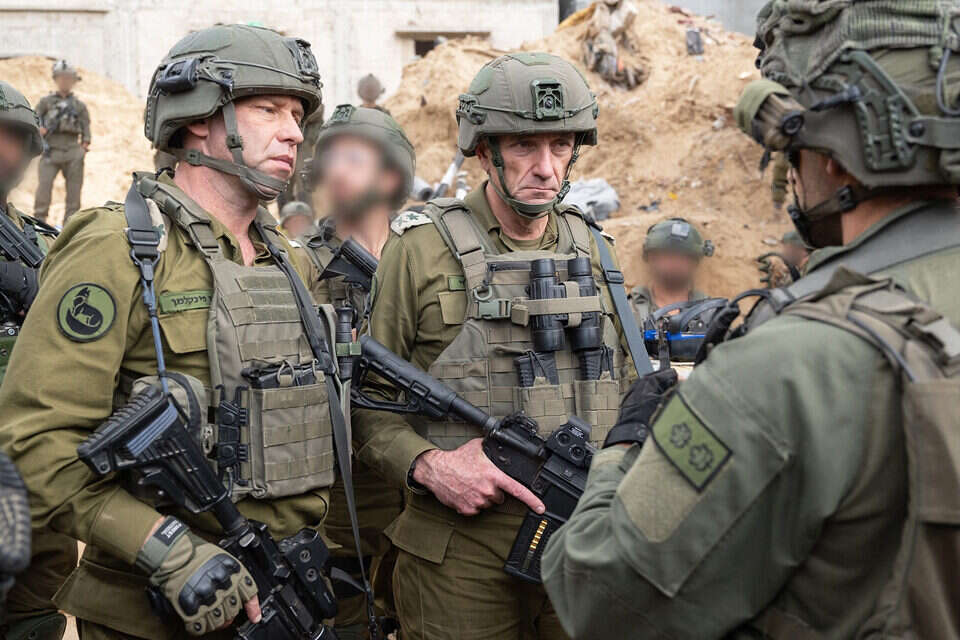 ממשיך לספוג אש, הרצי הלוי עם לוחמים בעזה , דובר צה"ל